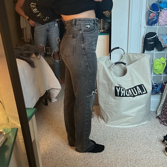 Black Ripped Highwaisted Jeans - Picture 4 of 7